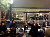 路上ライブ中のSANABAGUN.。