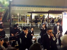 路上ライブ中のSANABAGUN.。