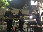 路上ライブ中のSANABAGUN.。