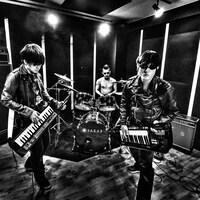 Ryoma Maeda & Romantic Suiciders「シンセサイザーガレージパンクバンド」ジャケット