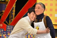 左より星野源、堺正章。 (c)TBS