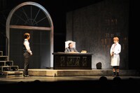 「BIOHAZARD THE STAGE」のワンシーン。