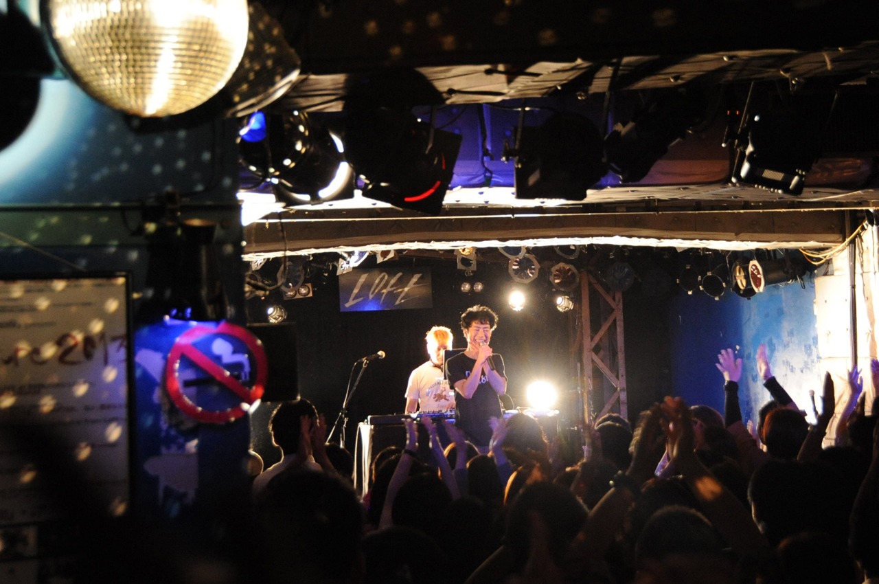 「『ザ・ベスト・オブ 藤井隆 AUDIO VISUAL』発売記念イベント＠新宿LOFT」の様子。