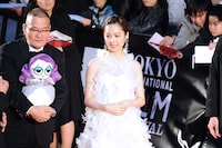 中田秀夫監督と島崎遥香。