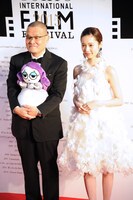 中田秀夫監督と島崎遥香。