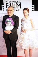 中田秀夫監督と島崎遥香。