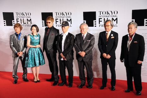 特集上映「ガンダムとその世界」のメンバー。左から3番目がGACKT。