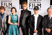特集上映「ガンダムとその世界」のメンバー。中央がGACKT。