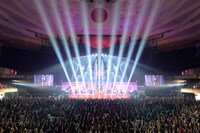 「TATUYA ISHII 30th ANNIVERSARY CONCERT TOUR 2015 “ARROWS HEAD”」の様子。