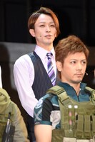 マシュー・ラッセル役の植野堀誠。