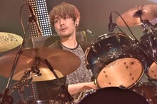 小倉誠司（Dr）（撮影：古渓一道）