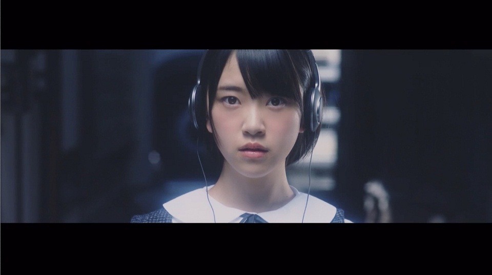 乃木坂46「大人への近道」のミュージックビデオのワンシーン。
