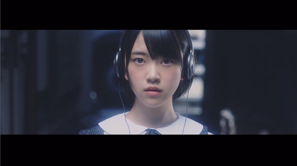 乃木坂46「大人への近道」のミュージックビデオのワンシーン。