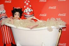 ベティ・ブープの仮装をお披露目したきゃりーぱみゅぱみゅ。