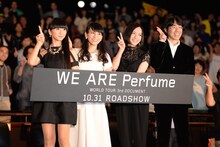 左からかしゆか、あ～ちゃん、のっち、佐渡岳利。