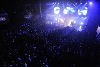 「Don't Stop Music ～ 一周年の攻撃呪文 ～」でのMAGIC OF LiFEのライブの様子。（Photo by Yusuke Satou）