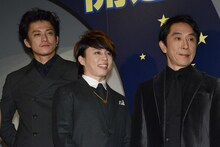 左から小栗旬、西川貴教、段田安則。