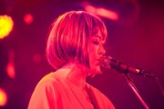 日暮愛葉（Vo, G）（撮影：アカセユキ）