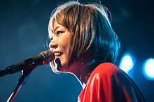 日暮愛葉（Vo, G）（撮影：アカセユキ）