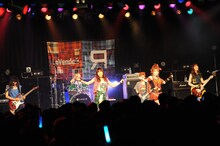 「LoVendoЯ LIVE TOUR 2015 MAJOЯ！」東京・LIQUIDROOM公演の様子。