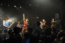 「LoVendoЯ LIVE TOUR 2015 MAJOЯ！」東京・LIQUIDROOM公演の様子。