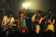 「LoVendoЯ LIVE TOUR 2015 MAJOЯ！」東京・LIQUIDROOM公演の様子。