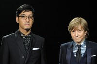 「#RUN」ミュージックビデオ撮影後の様子。左からtofubeats、小室哲哉。