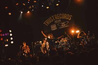 ALL FOUND BRIGHT LIGHTS（撮影：小笹竜馬）