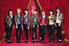 新作リリースに合わせて公開された、超特急の撮り下ろしのビジュアル。