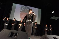 SOLIDEMOによるライブの様子。