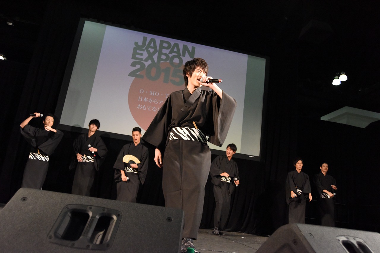 SOLIDEMOによるライブの様子。