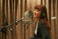 「#RUN」ボーカルレコーディングでの神田沙也加。