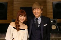 「#RUN」ボーカルレコーディングの様子。左から神田沙也加、小室哲哉。