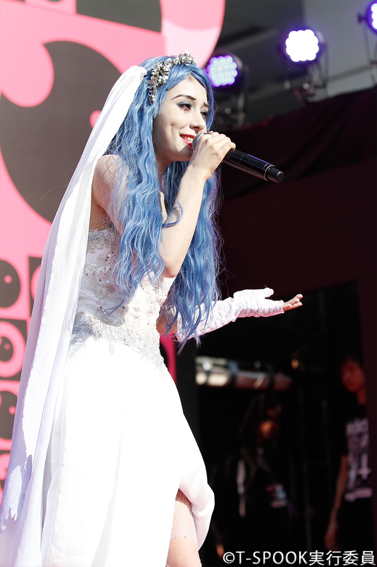 SQUARE STAGEでライブを行ったMay J.。
