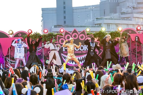 超特急のステージの様子。