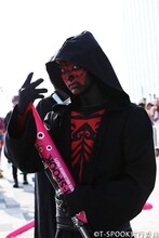 ダース・モールに扮したユーキ（超特急）。