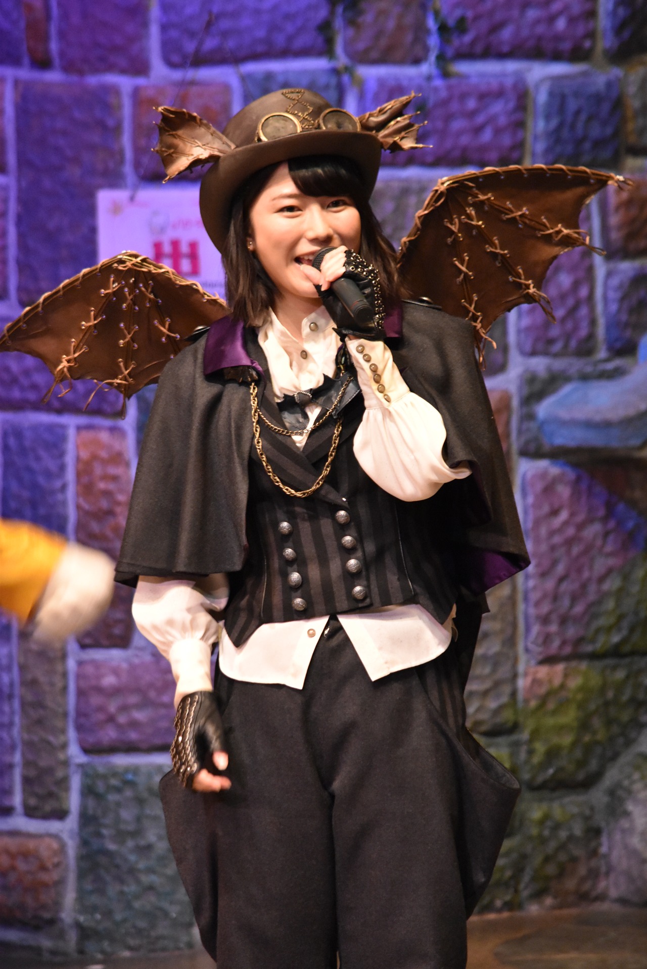 横山由依