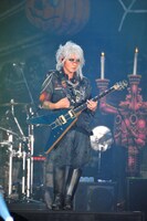 人気画像10位は「VAMPS幕張ハロパ初日にHYDE含む4人の『東京喰種』カネキ」より、K.A.Z（VAMPS）。