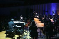 「billboard classics Salyu with 小林武史 PREMIUM SYMPHONIC CONCERT」神奈川・ミューザ川崎シンフォニーホール公演の様子。（Photo by Taku Fujii）