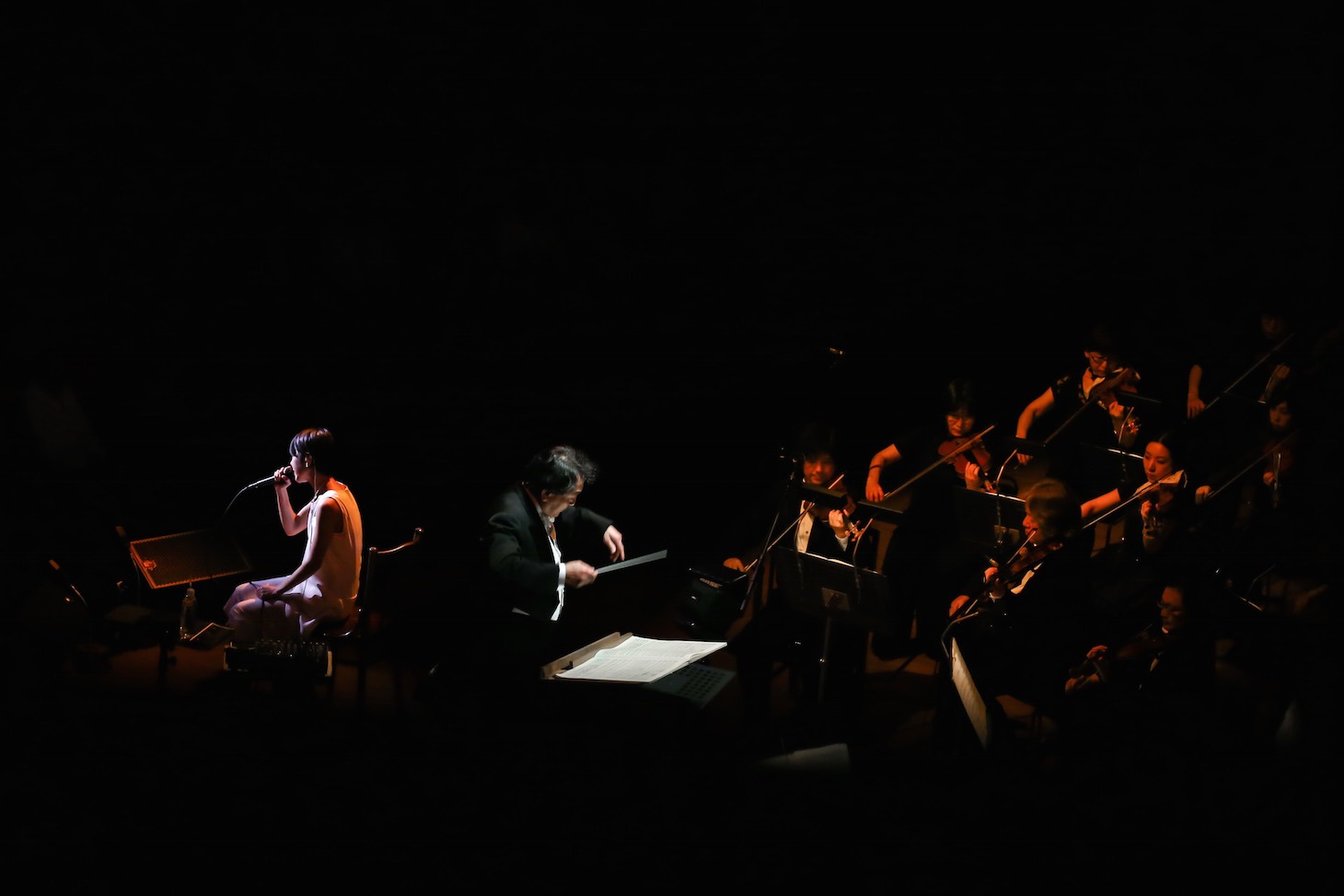 「billboard classics Salyu with 小林武史 PREMIUM SYMPHONIC CONCERT」神奈川・ミューザ川崎シンフォニーホール公演の様子。（Photo by Taku Fujii）