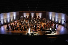 「billboard classics Salyu with 小林武史 PREMIUM SYMPHONIC CONCERT」神奈川・ミューザ川崎シンフォニーホール公演の様子。（Photo by Taku Fujii）