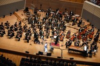 「billboard classics Salyu with 小林武史 PREMIUM SYMPHONIC CONCERT」神奈川・ミューザ川崎シンフォニーホール公演の様子。（Photo by Taku Fujii）