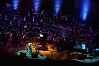 「billboard classics Salyu with 小林武史 PREMIUM SYMPHONIC CONCERT」神奈川・ミューザ川崎シンフォニーホール公演の様子。（Photo by Taku Fujii）