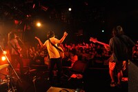 「グッバイフジヤマ『スイートセブンティーン』発売記念ワンマン“HELLO,goodbye,HELLO”」の様子。（撮影：佐藤哲郎）