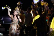 「吉川友 2015秋TOUR ～WILDSTRAWBERRYを召し上がれ～」MESSE HALL公演の様子。（提供：アップフロントクリエイト）