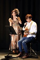 「吉川友 2015秋TOUR ～WILDSTRAWBERRYを召し上がれ～」MESSE HALL公演の様子。（提供：アップフロントクリエイト）