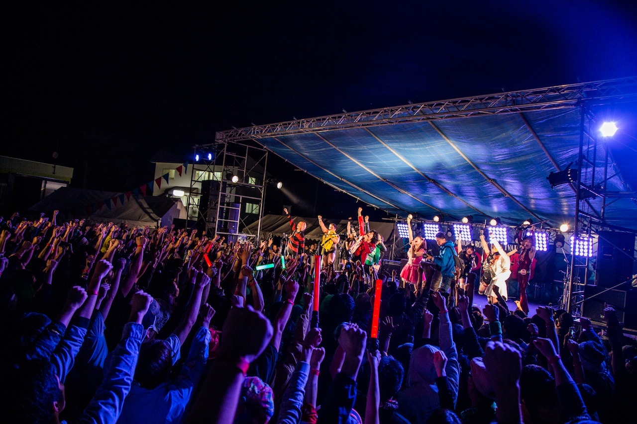 「AOMORI ROCK FESTIVAL '15～夏の魔物～」の様子。（提供：ポニーキャニオン）