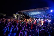 「AOMORI ROCK FESTIVAL '15~夏の魔物~」の様子。(提供:ポニーキャニオン)