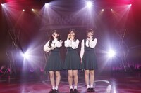 「なぞの落書き」を歌唱する伊藤かりん、北野日奈子、寺田蘭世。 (c)乃木坂46 LLC