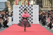 「SHIBUYA RUNWAY」での野宮真貴。(写真提供:ユニバーサルミュージック)